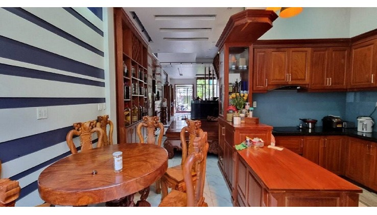 Nhà ngộp, MT KD Trần Thị Cờ, Thới An, Q12, 297m2, 4 tầng, nội thất xịn. 47tr.m2 đất.
